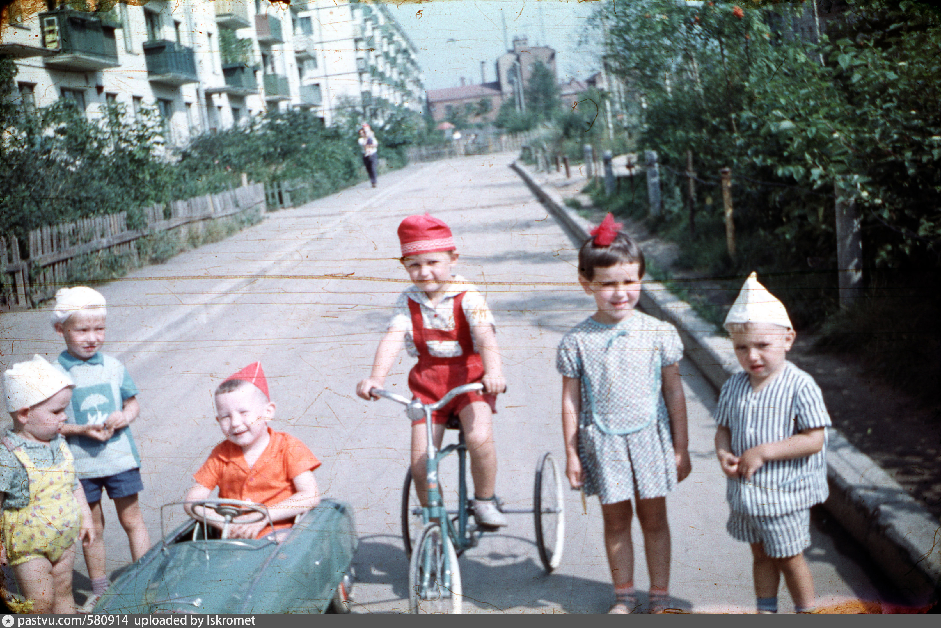 Как двор стал Вселенной нашего детства