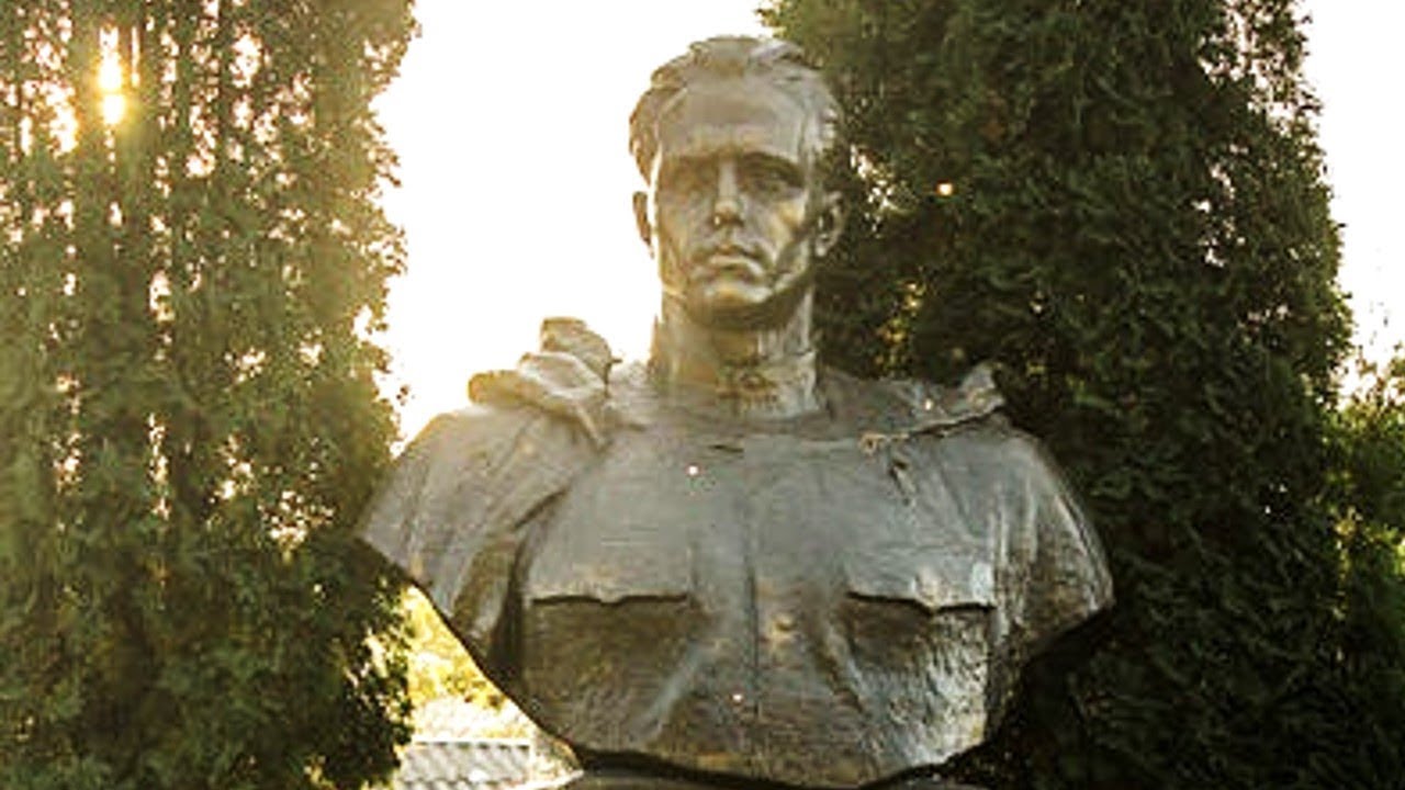 Знай своих героев: кто стоит за великими подвигами