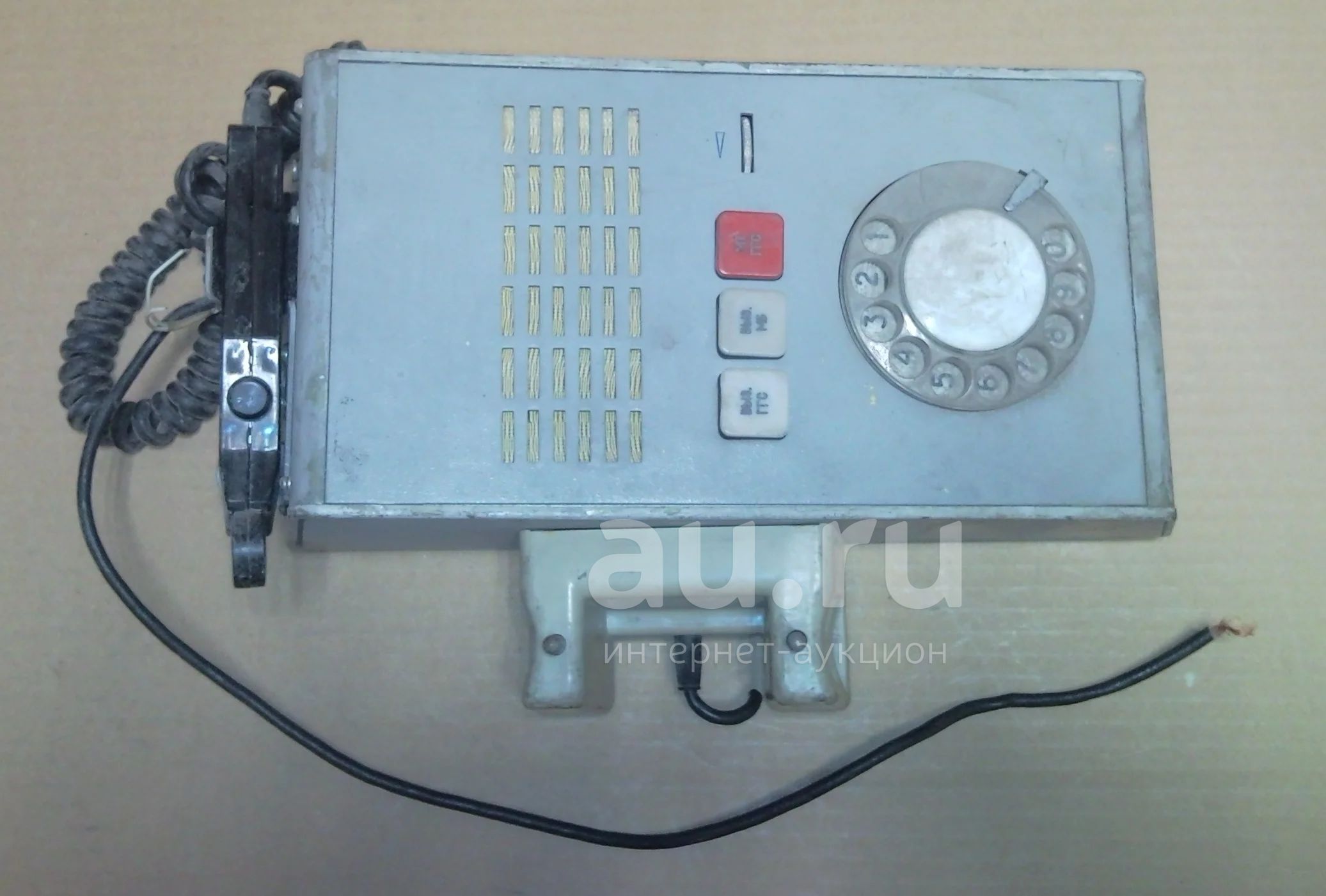 Телефоны-автоматы в СССР: Как простая будка стала символом эпохи