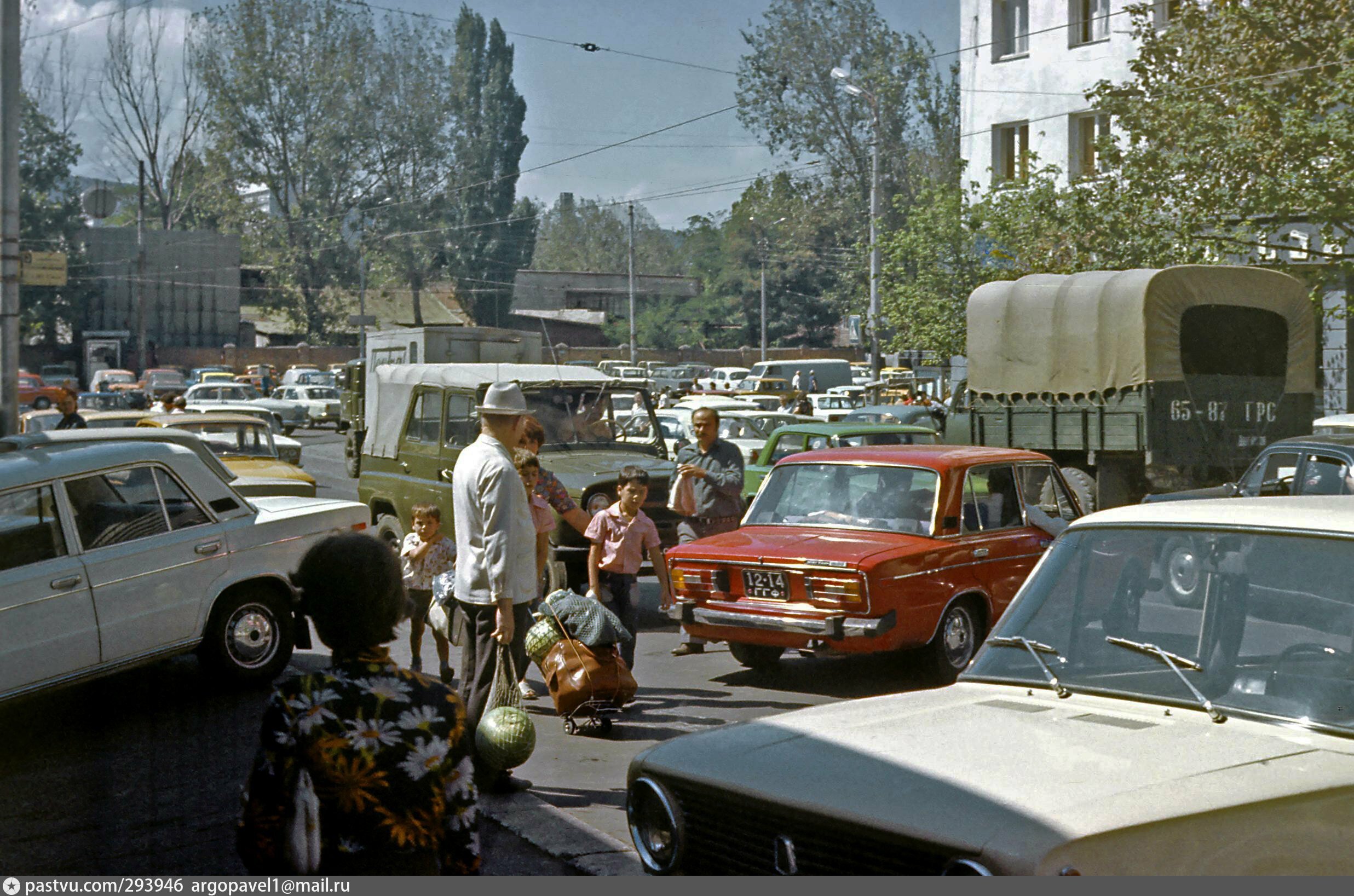 Сквозь пространство и время: Автопутешествие по СССР в 1982 году