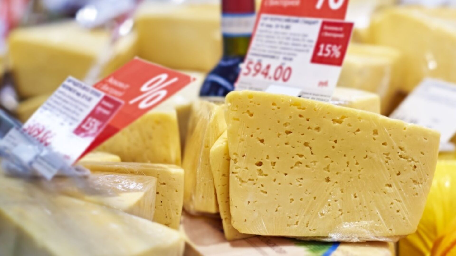 Зачем нужны цифры в сыре и что они скрывают?