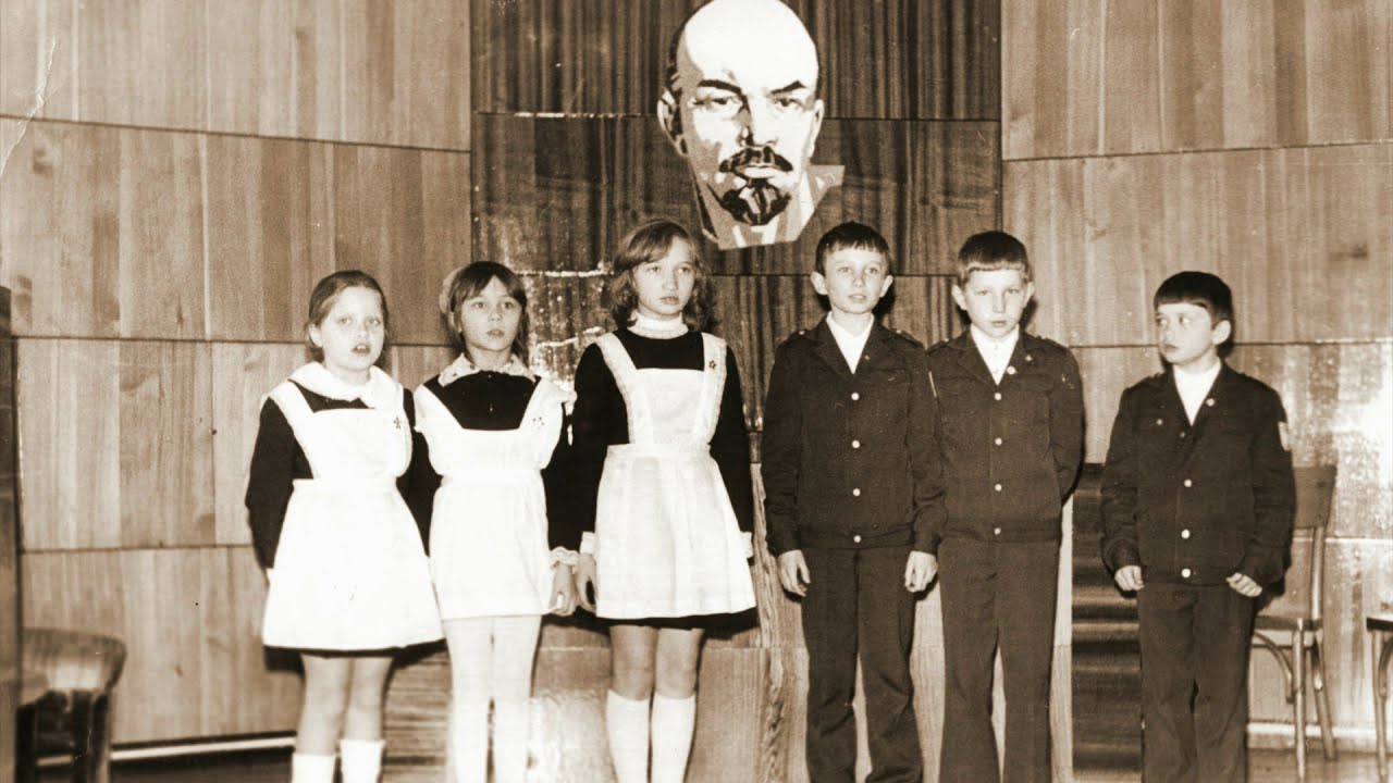 Что скрывает радужное советское детство?