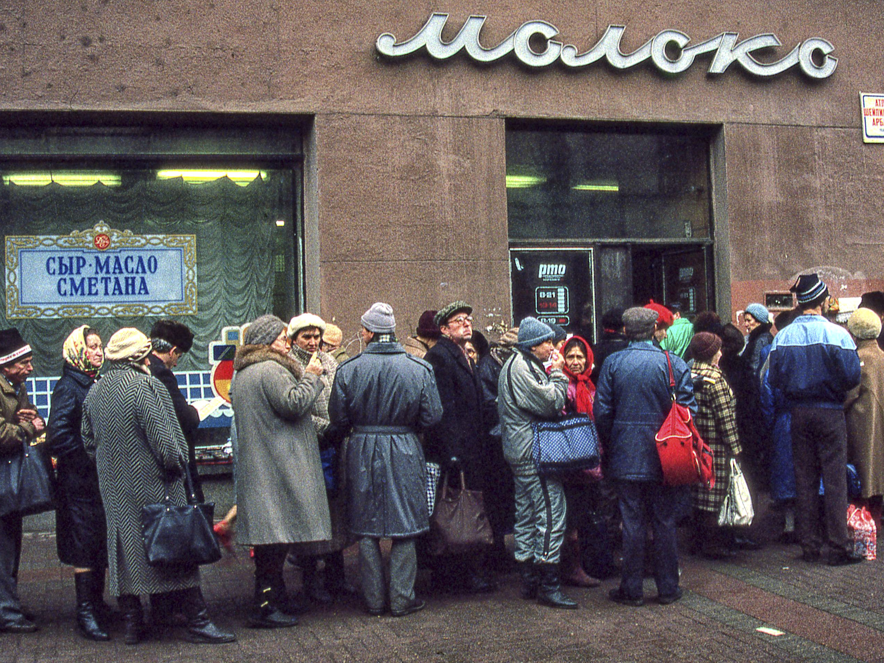 Какую жизнь могли купить 100 рублей в СССР? Вспоминаем цены и зарплаты