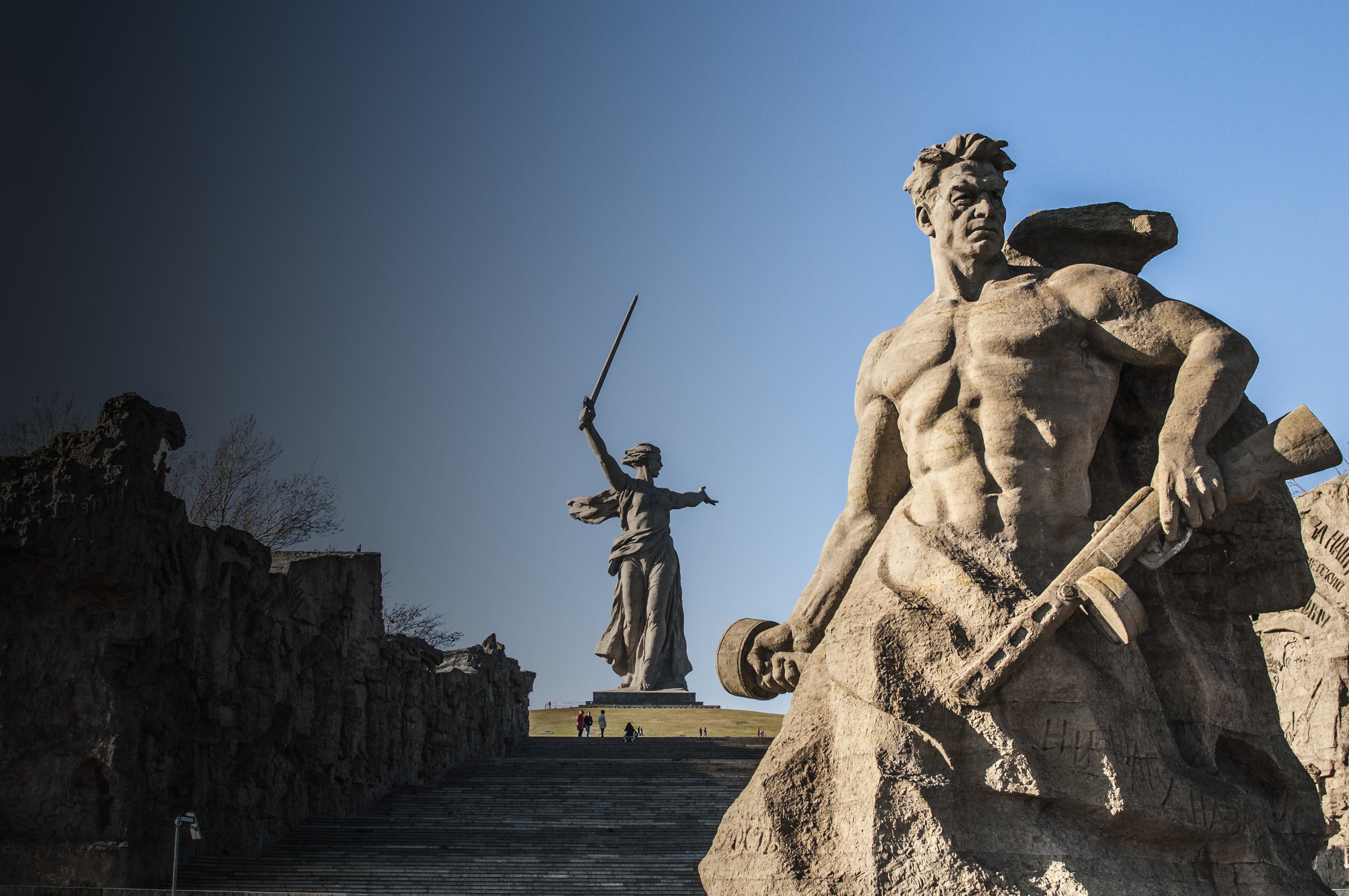 Что скрывается за величием Родины-матери в Сталинграде?