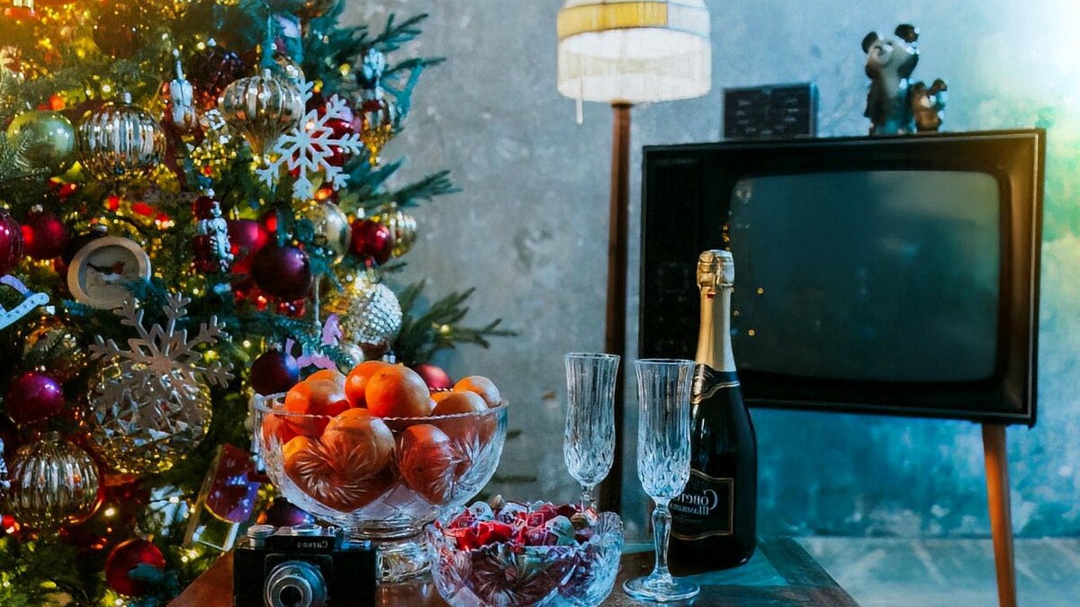 Ностальгия по советским праздникам: Как отмечали Новый год у ёлки?