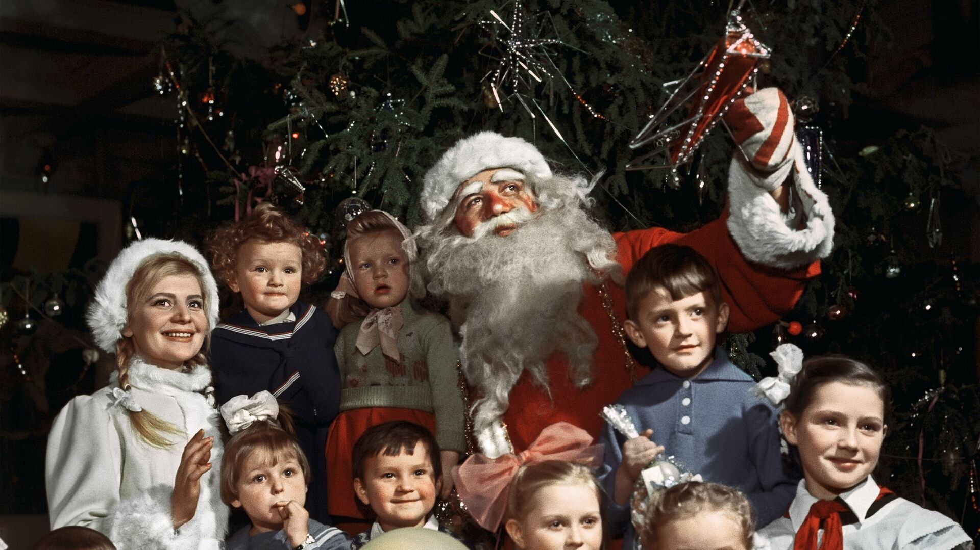 Тайны новогодних елок в Кремле: как мы праздновали под сенью Красной площади