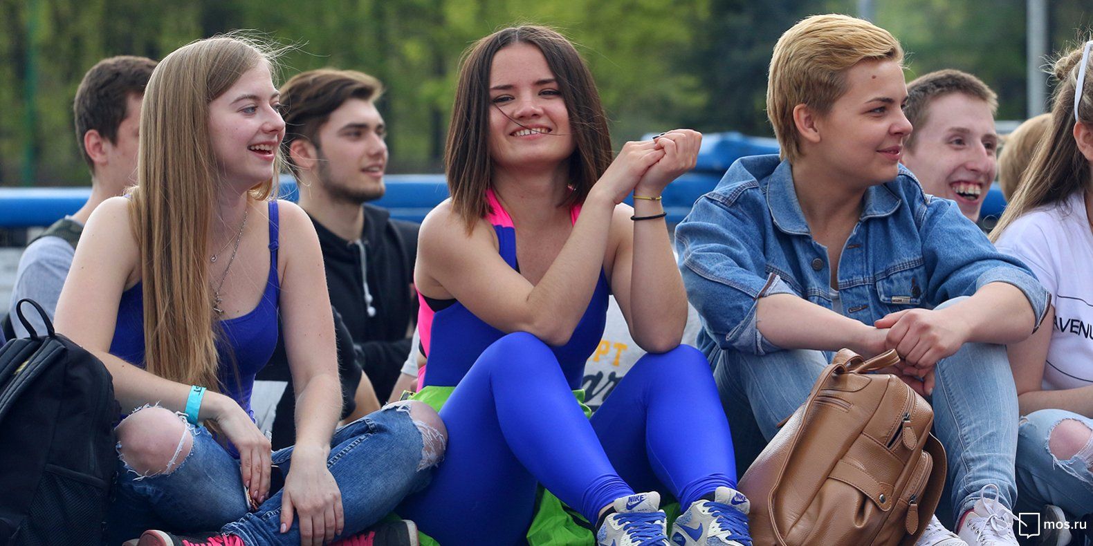 Молодежь тогда и сейчас: где потерялись человеческие связи?