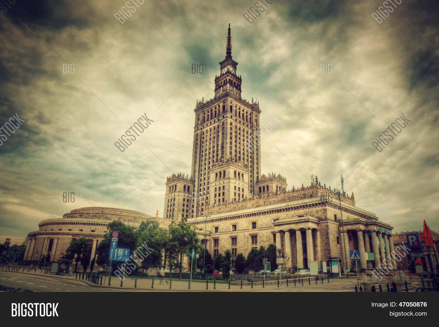 Высотные сталинские памятники: от Москвы до Бухареста