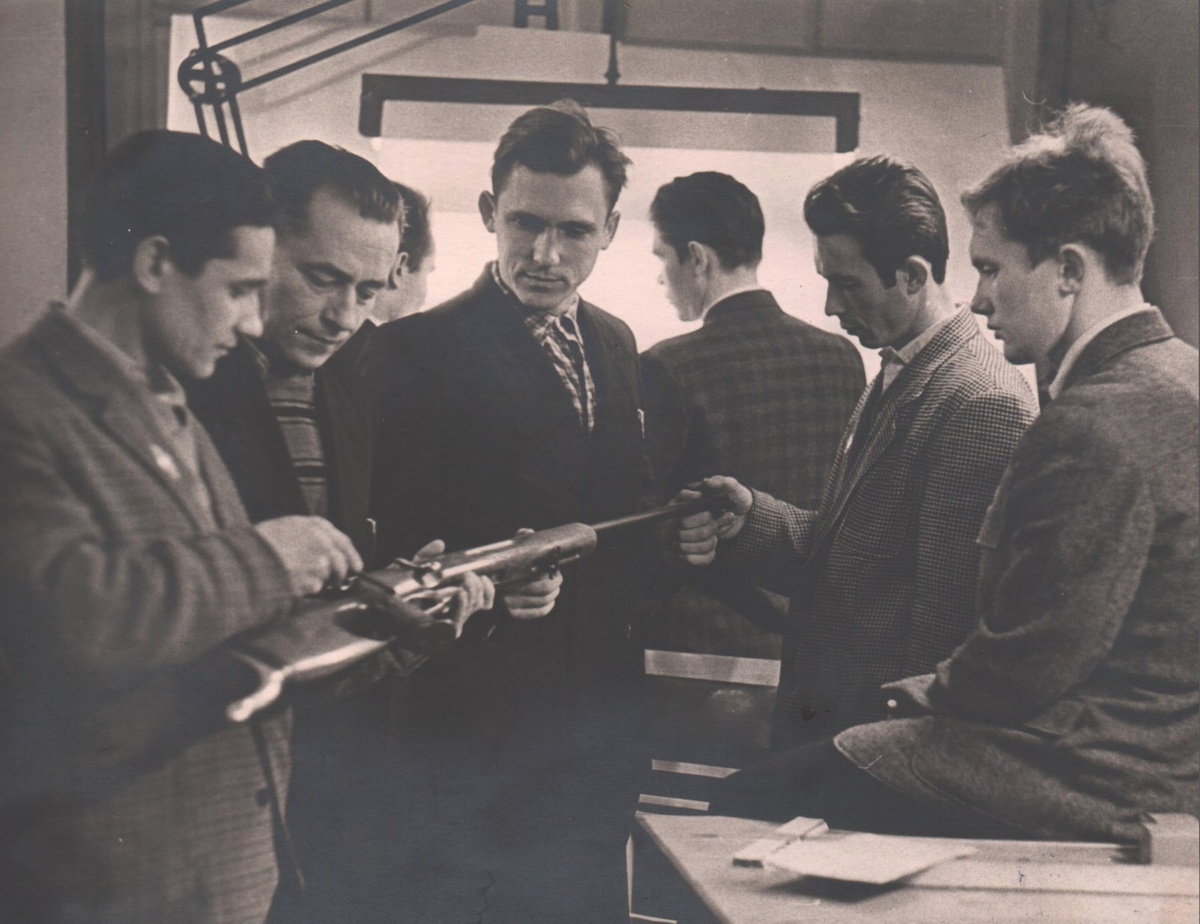 Ижевский оружейный завод: как он стал символом силы и мужества в Советском Союзе?