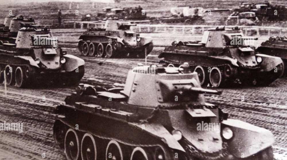 Танки за копейки: как советские школьники и священники ковали Победу