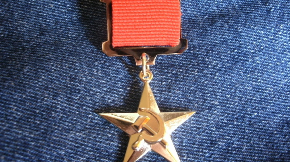 Он получил звание Героя и это стало его проклятием