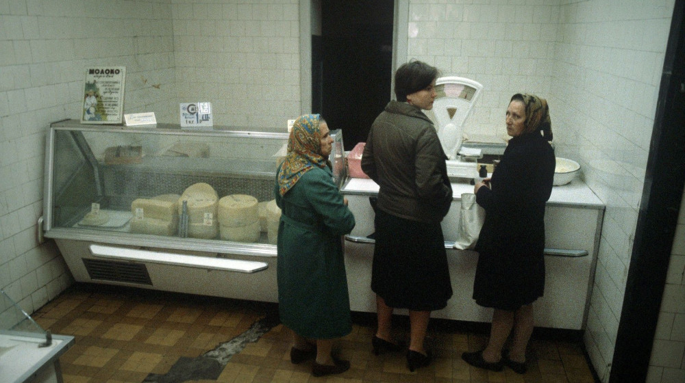 Сколько на самом деле стоили хлеб и колбаса в СССР — пересчет на современные деньги шокирует