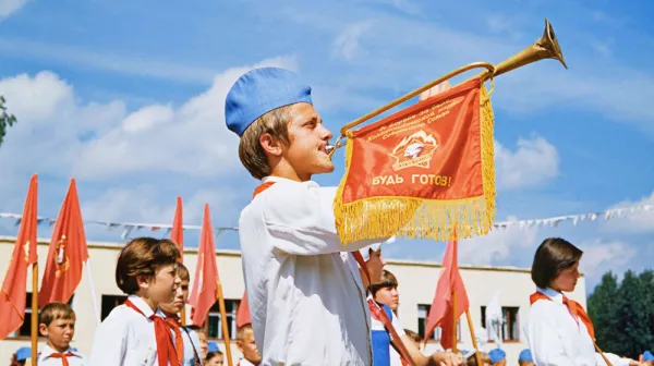 Тайны "Пионерской зорьки": Как утренний эфир воспитывал поколения