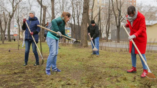Субботник — добровольный труд или советский обряд с лопатой в руках