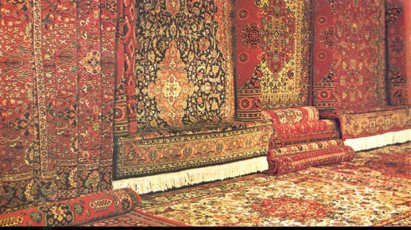 Советские ковры на стенах — роскошь, традиция или скрытый смысл?